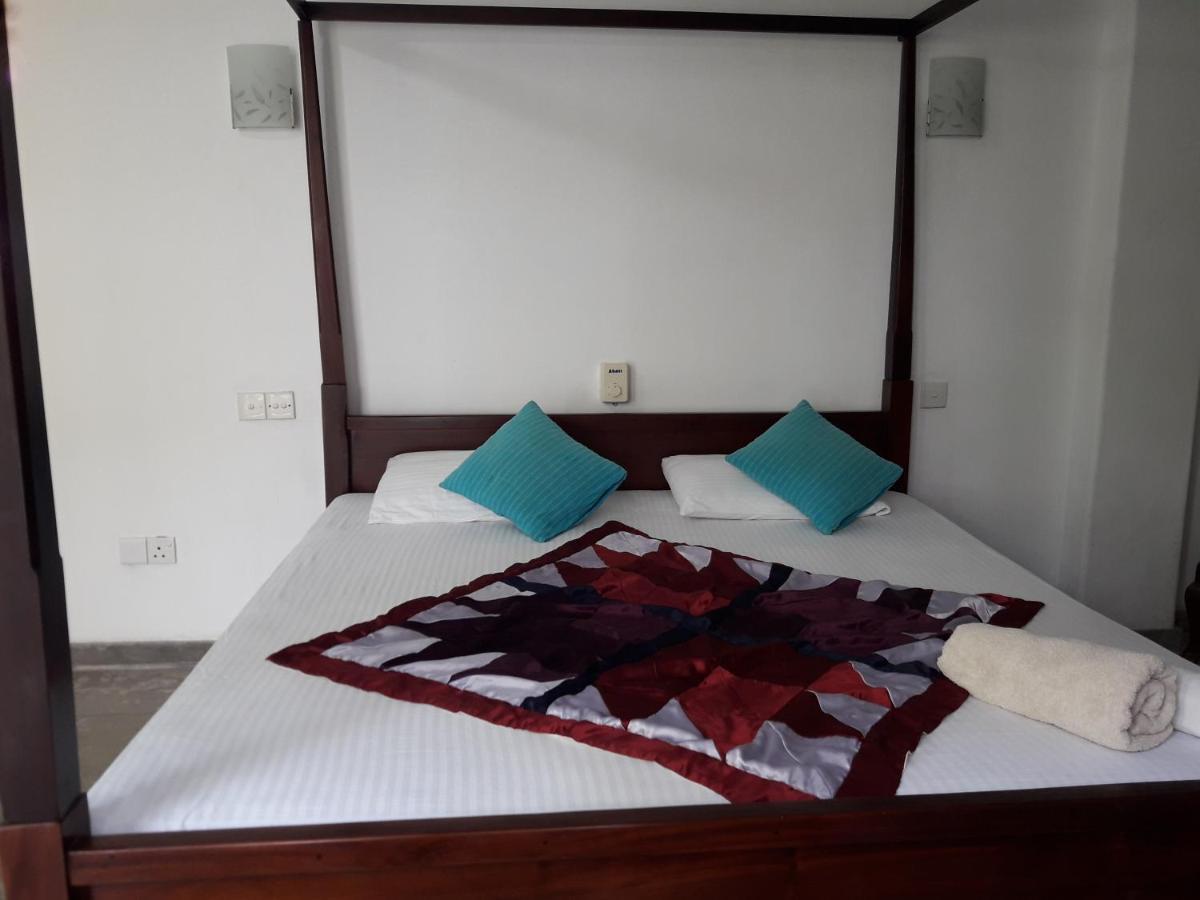 Hikkaduwa Sea Front Apartment Bagian luar foto