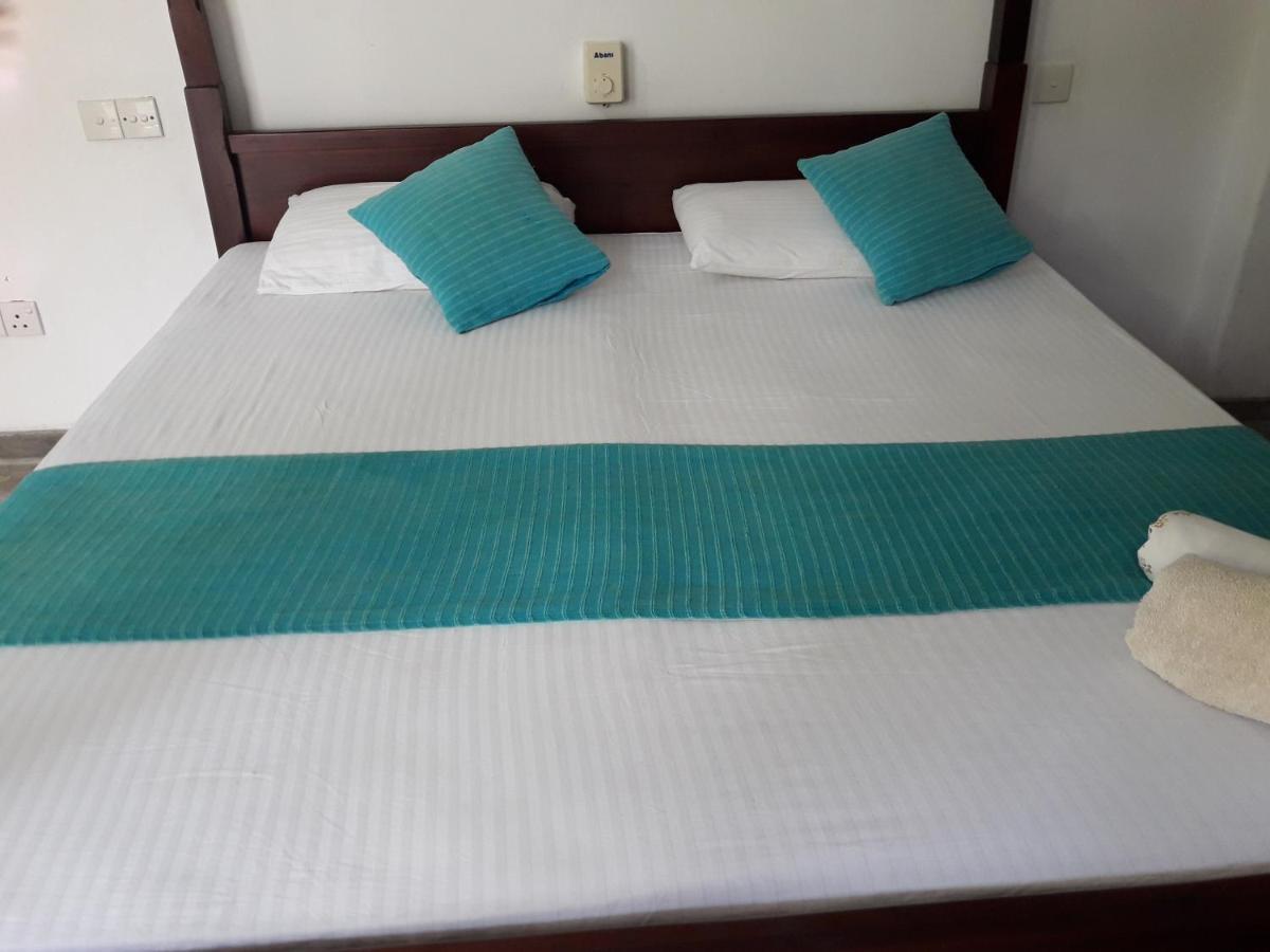Hikkaduwa Sea Front Apartment Bagian luar foto