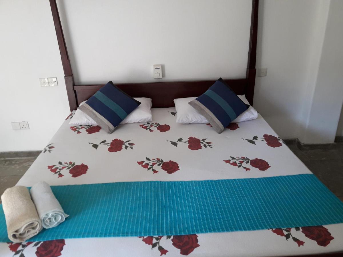 Hikkaduwa Sea Front Apartment Bagian luar foto