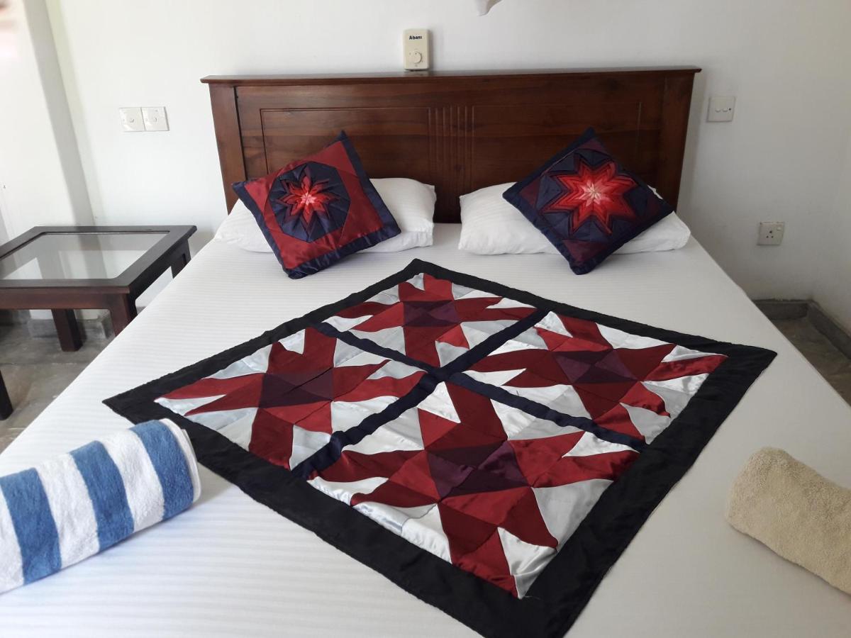 Hikkaduwa Sea Front Apartment Bagian luar foto
