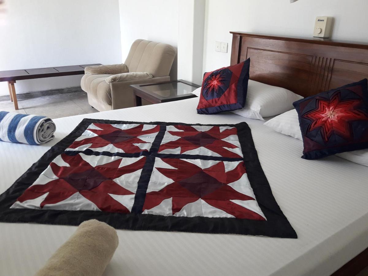 Hikkaduwa Sea Front Apartment Bagian luar foto